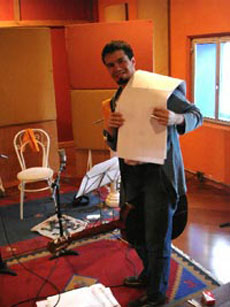 Daniel Murray gravando a música SLIDE no studio Minimax