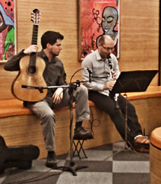 Daniel Murray e eo clarinetista Michel Moraes, na gravação do programa Manhã Cultura, da Radio Cultura FM - dia 28/05/2013 foto: Samuel Vasconcellos
