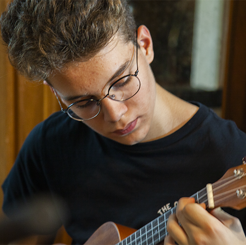 part. Henrique Vasconcellos, ukulele
